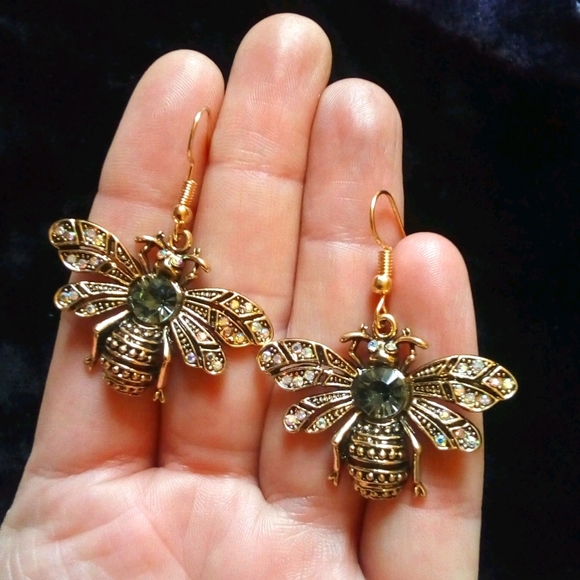 Betsey Johnson Jewelry - Betsy Johnson Big Dangly Bee Earrings, NEW